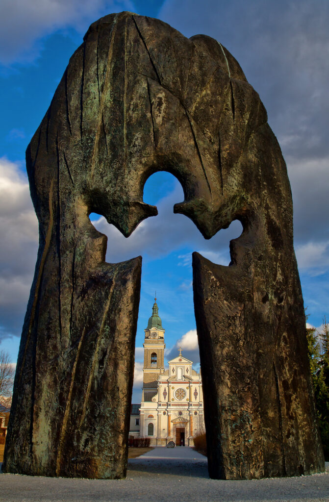statue-holy-family-basilica-brezje